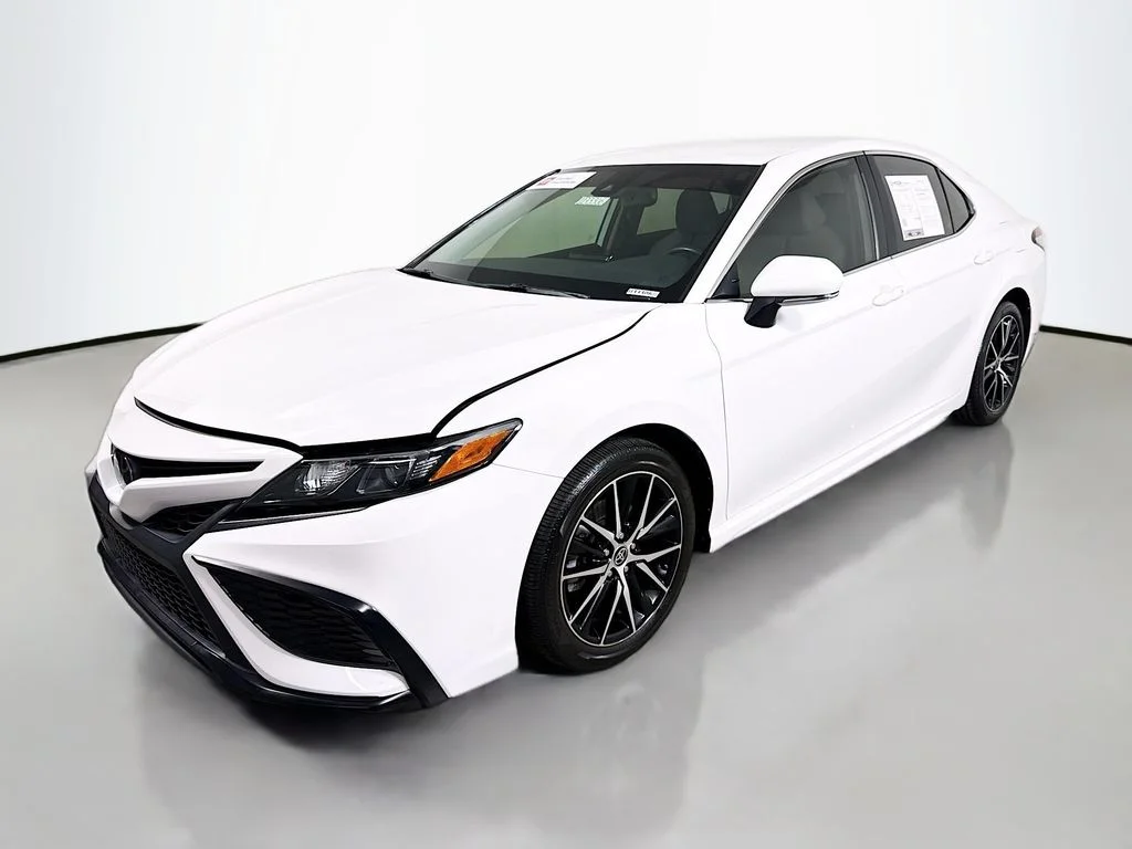 Certified Used 2023 Ice Cap Toyota SE image 3
