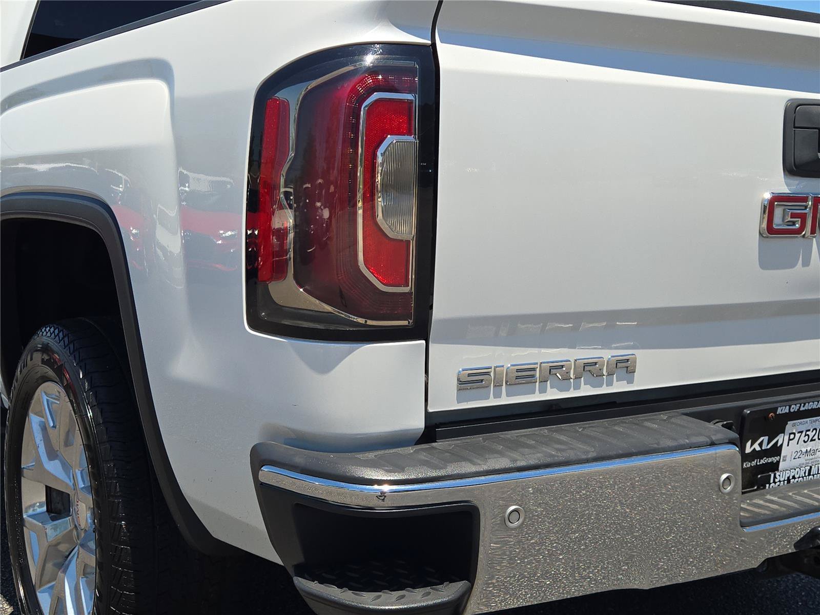 Used 2018 White GMC SLT image 9