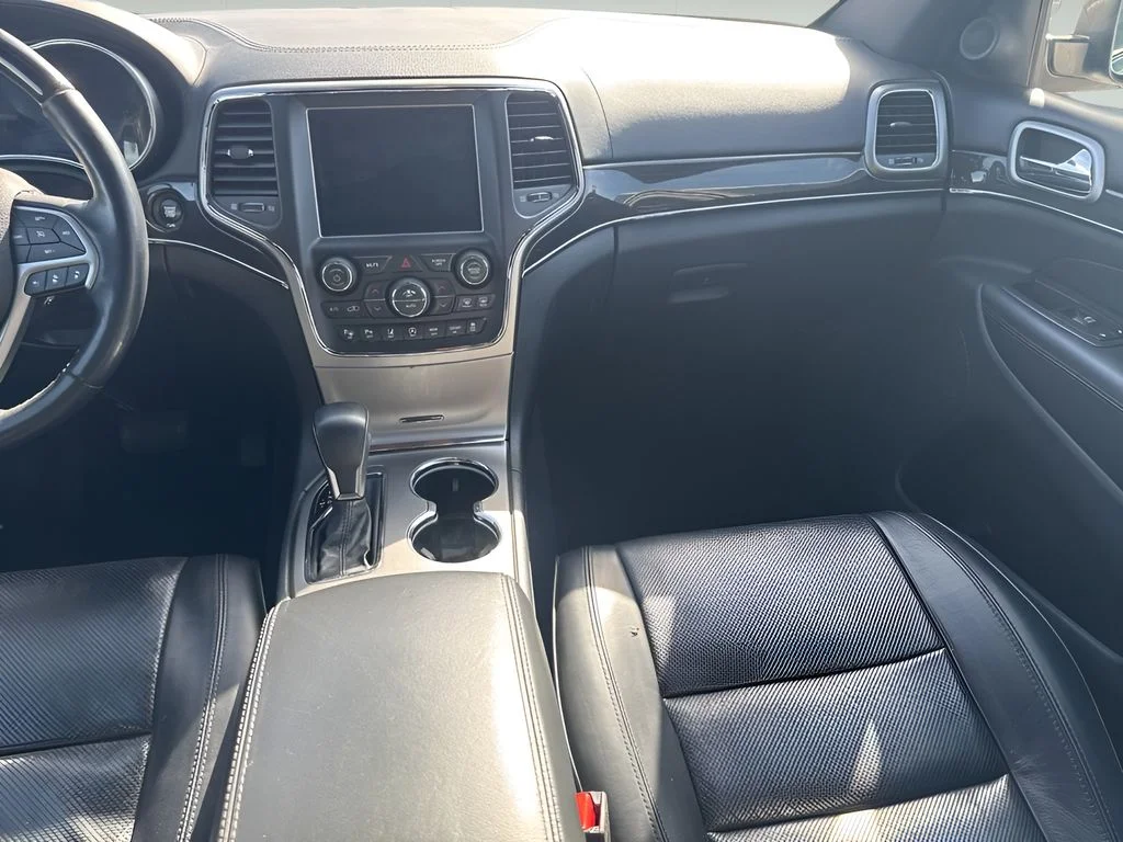 Used 2018 Ivory 3-Coat Jeep Overland image 20