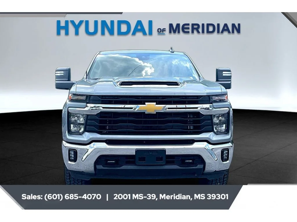 Used 2025 STERLING GRAY METALLIC Chevrolet LT image 3
