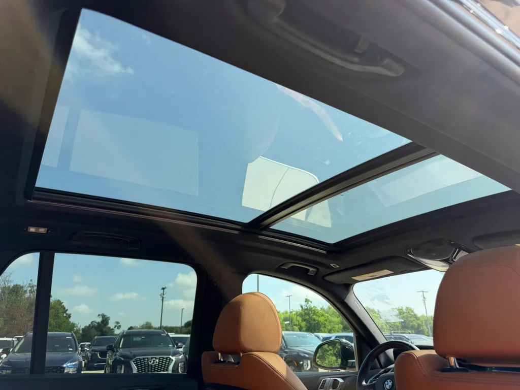 Used 2022 Jet Black BMW sDrive40i image 32