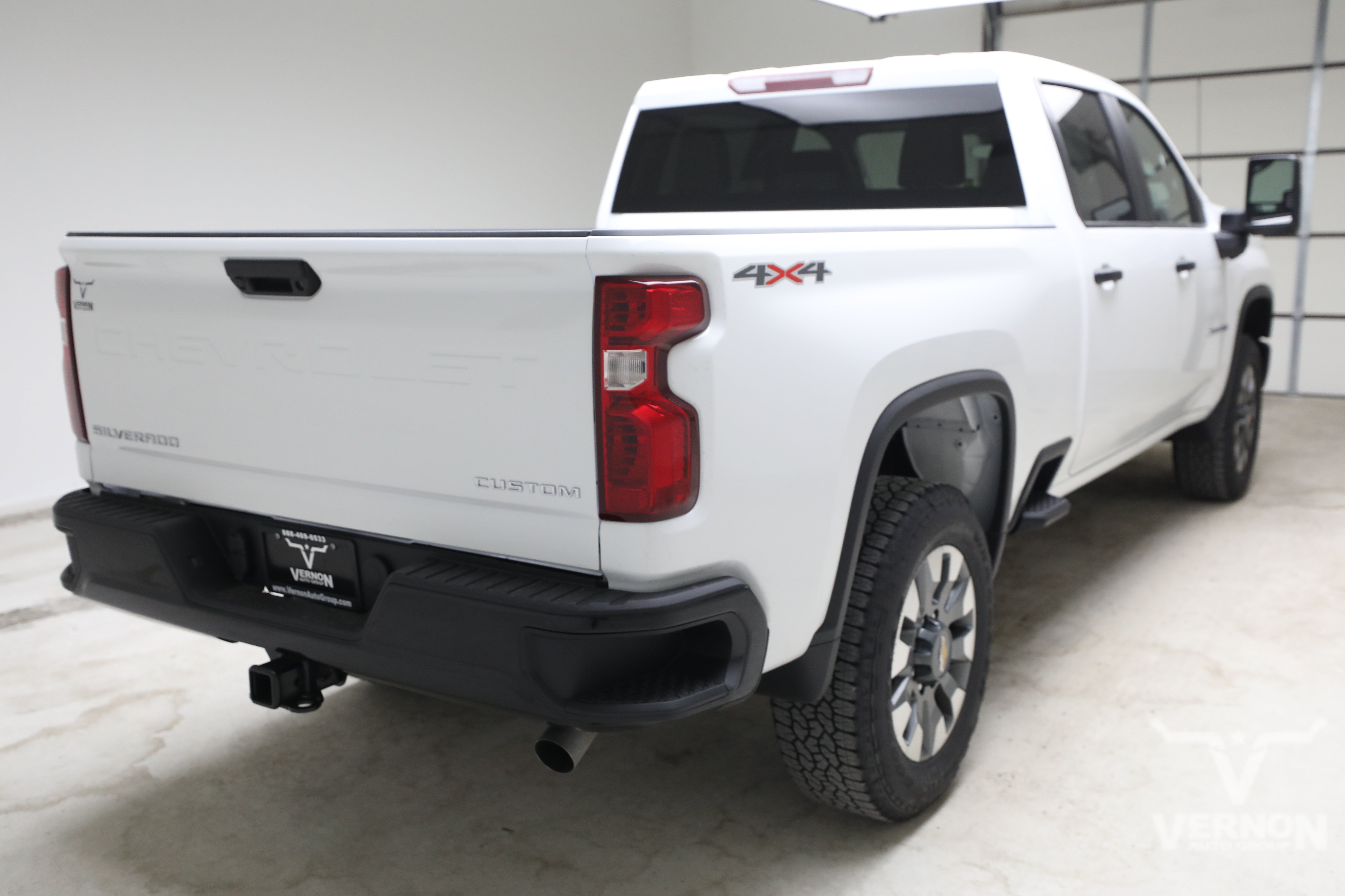 New 2026 Summit White Chevrolet N image 5