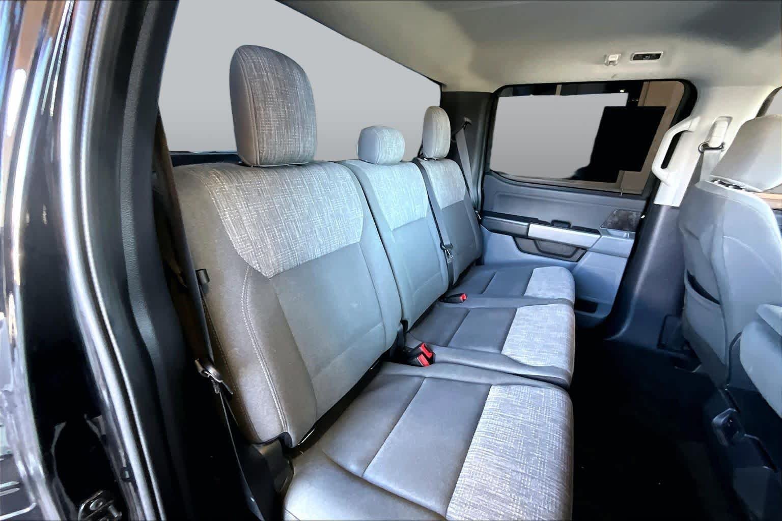 Used 2023 Agate Black Metallic Ford XLT image 39