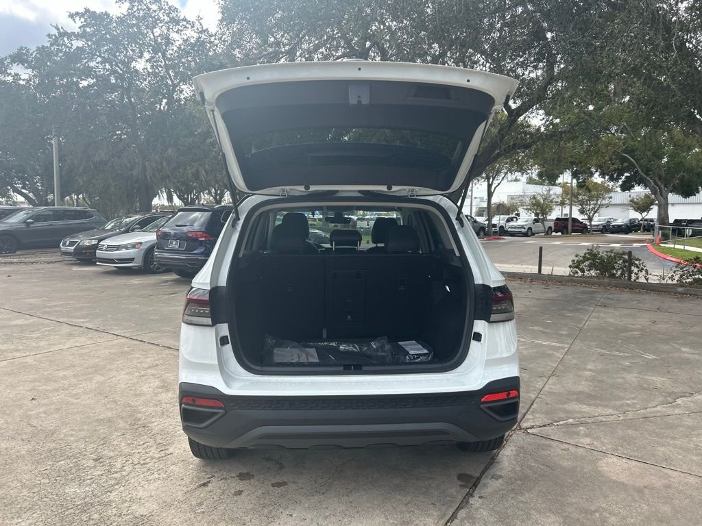 New 2026 White Volkswagen 1.5T SE Black image 37