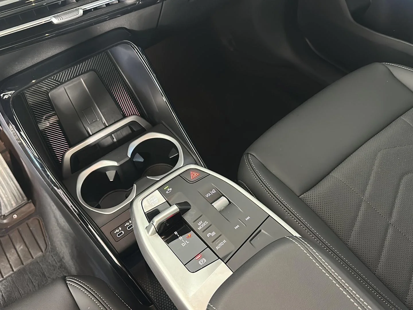 Used 2023 Space Silver Metallic BMW xDrive28i image 17
