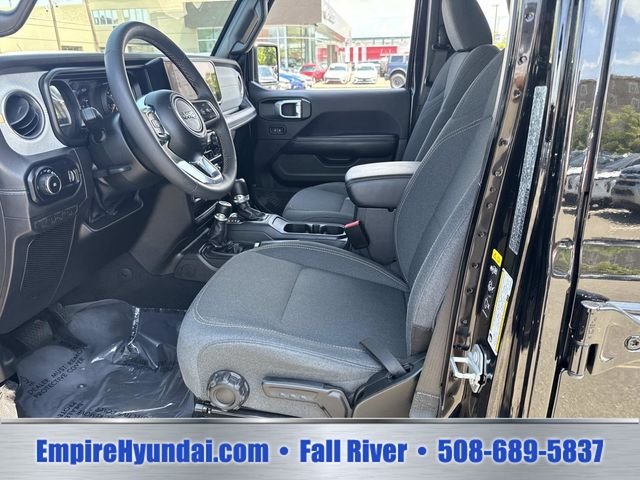 2025 Jeep Wrangler 4-Door Sahara - Photo 18