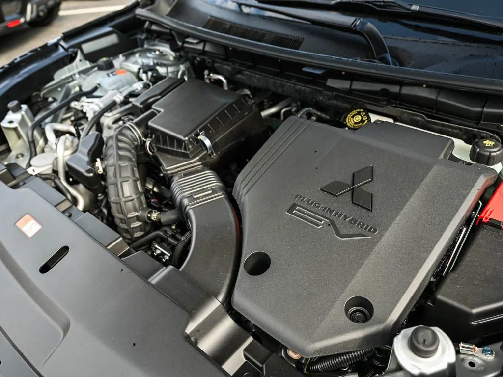 New 2025 Alloy Silver Metallic Mitsubishi SEL image 7