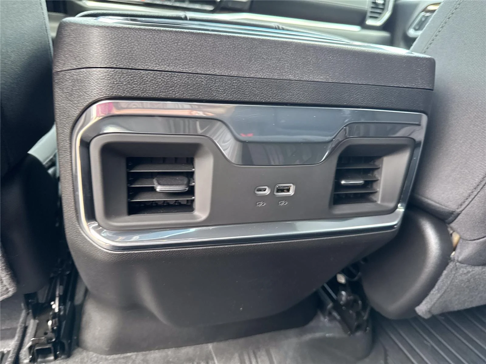 New 2026 Sterling Metallic GMC Elevation image 32