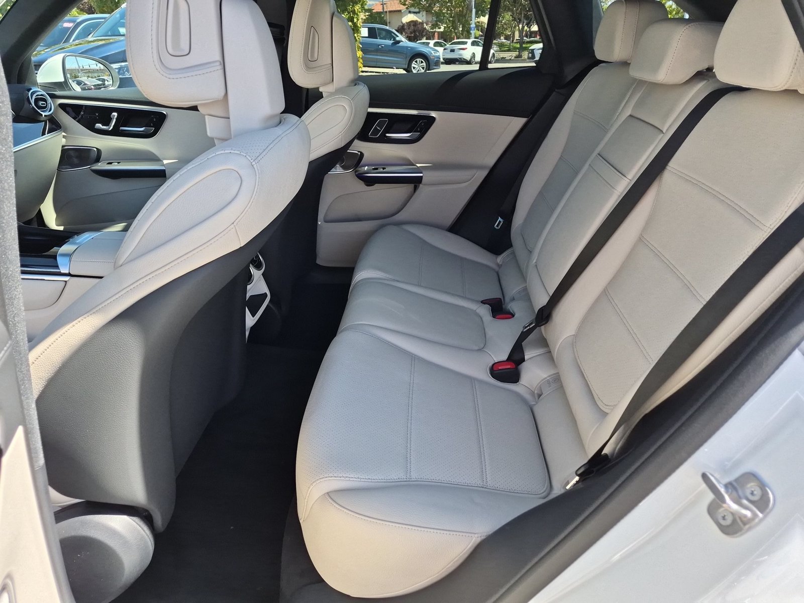 New 2027 Polar White Mercedes-Benz GLC 350e image 16