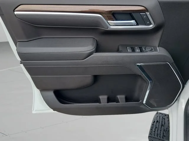 New 2026 Summit White Chevrolet RST image 16