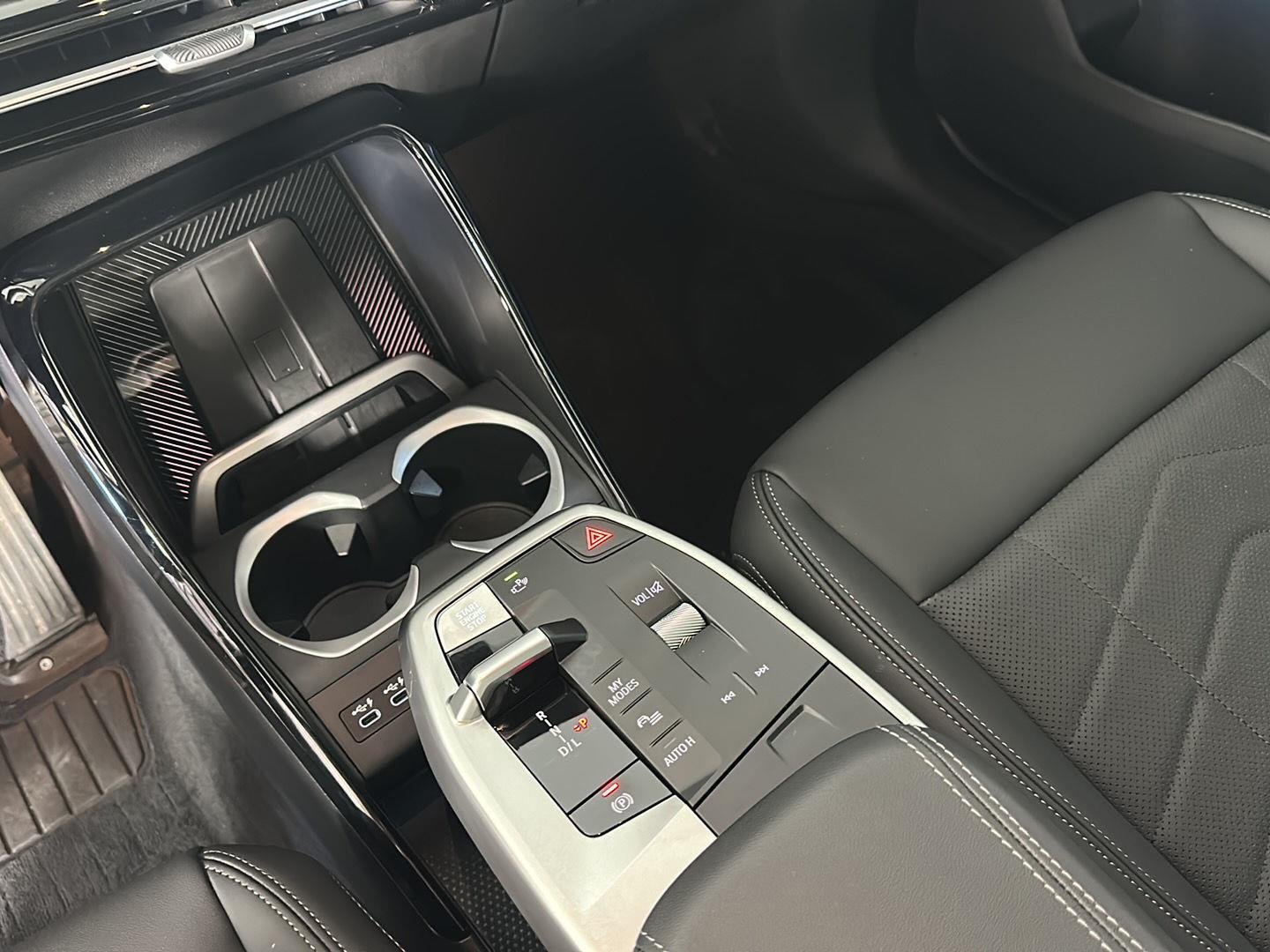 Used 2023 Space Silver Metallic BMW xDrive28i image 17