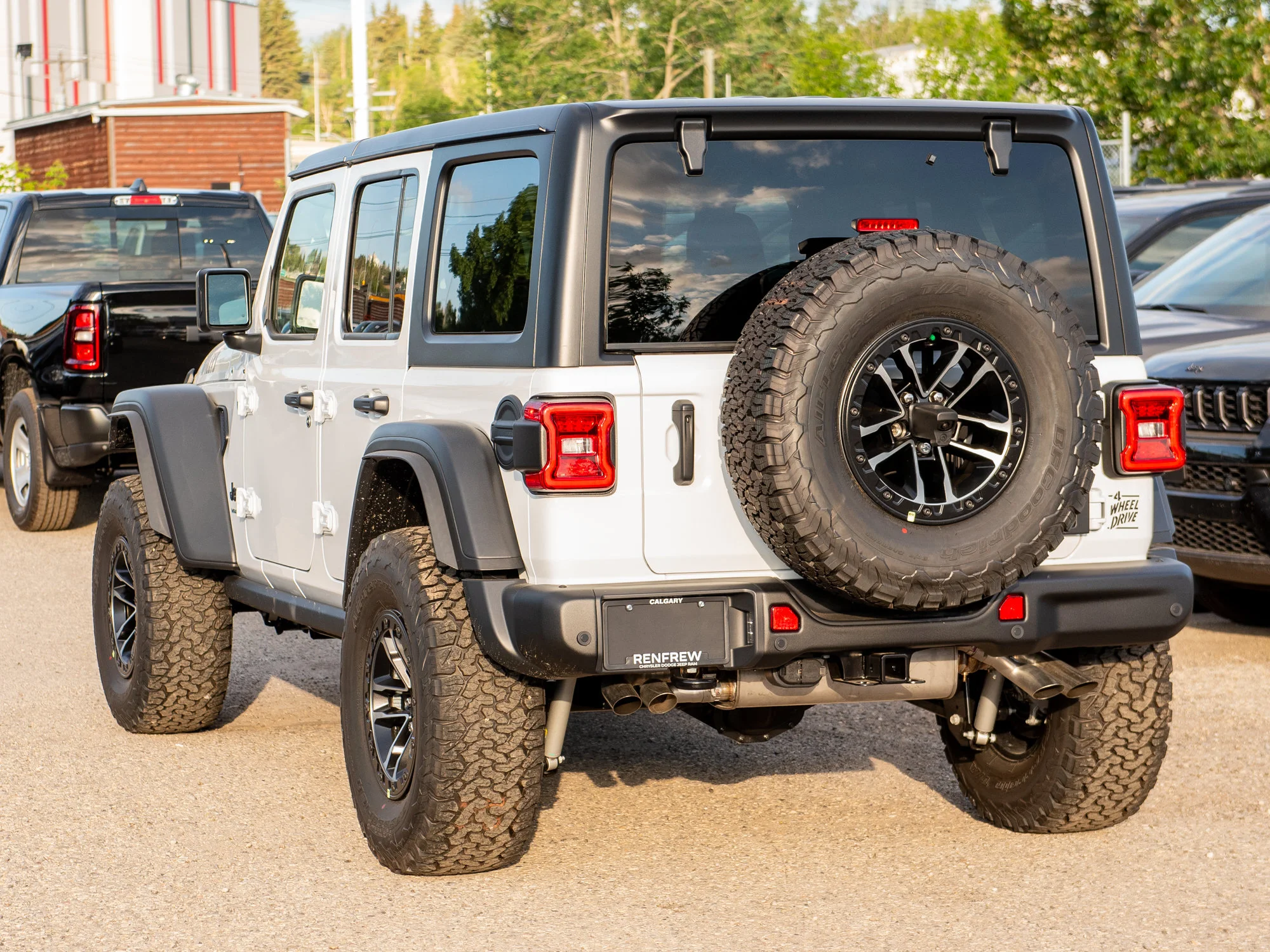 New 2026 White Jeep Willys 392* 470 HORSEPOWER, Nappa Leather, Steel Bumpers image 4