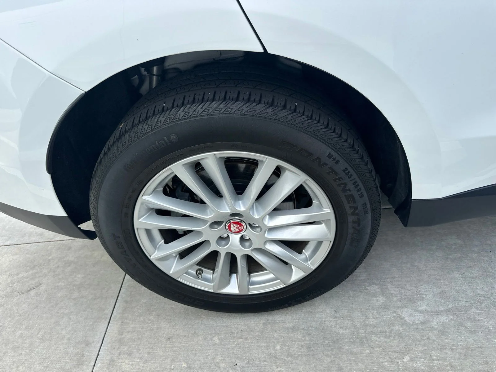 Used 2019 White Jaguar 25t Prestige image 8