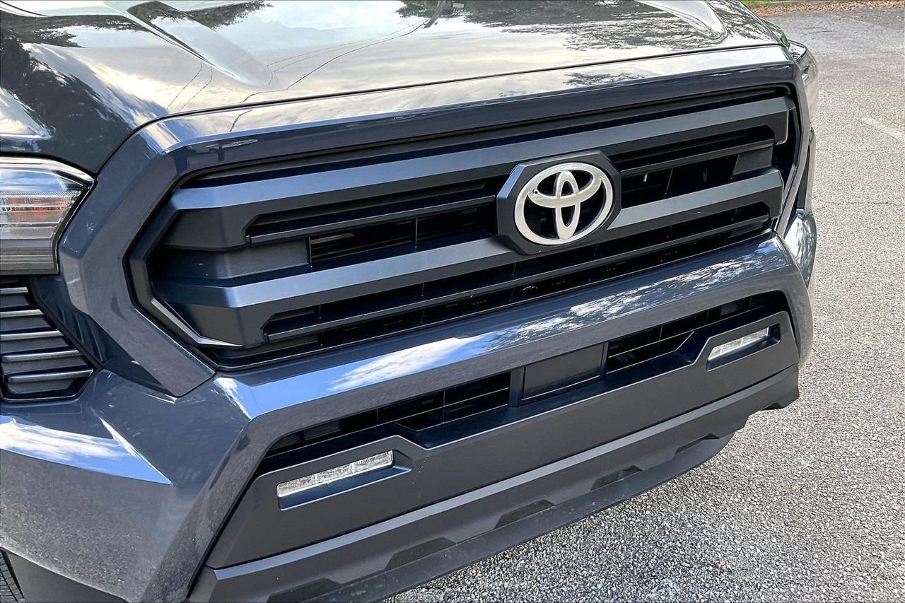 Used 2025  Toyota SR5 image 32
