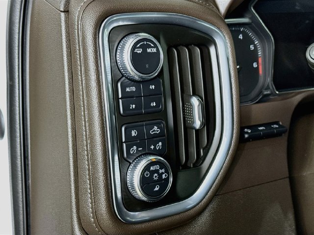 Used 2022 WHITE FROST TRICOAT GMC Denali image 17