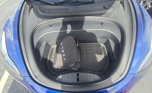 Used 2022  Tesla Base image 21