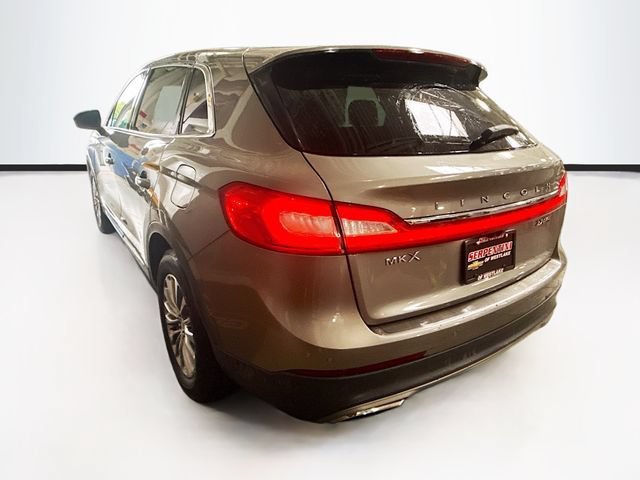 Used 2016 Tan Lincoln Select image 8