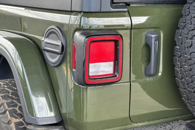 Used 2022 Green Jeep Rubicon image 13
