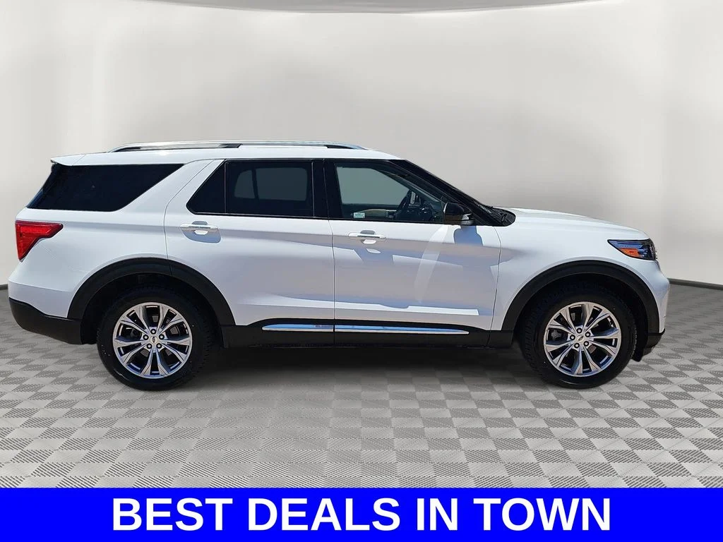 Used 2023 White Ford Limited image 2
