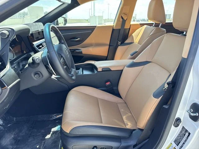 Used 2024 White Lexus 350 image 11