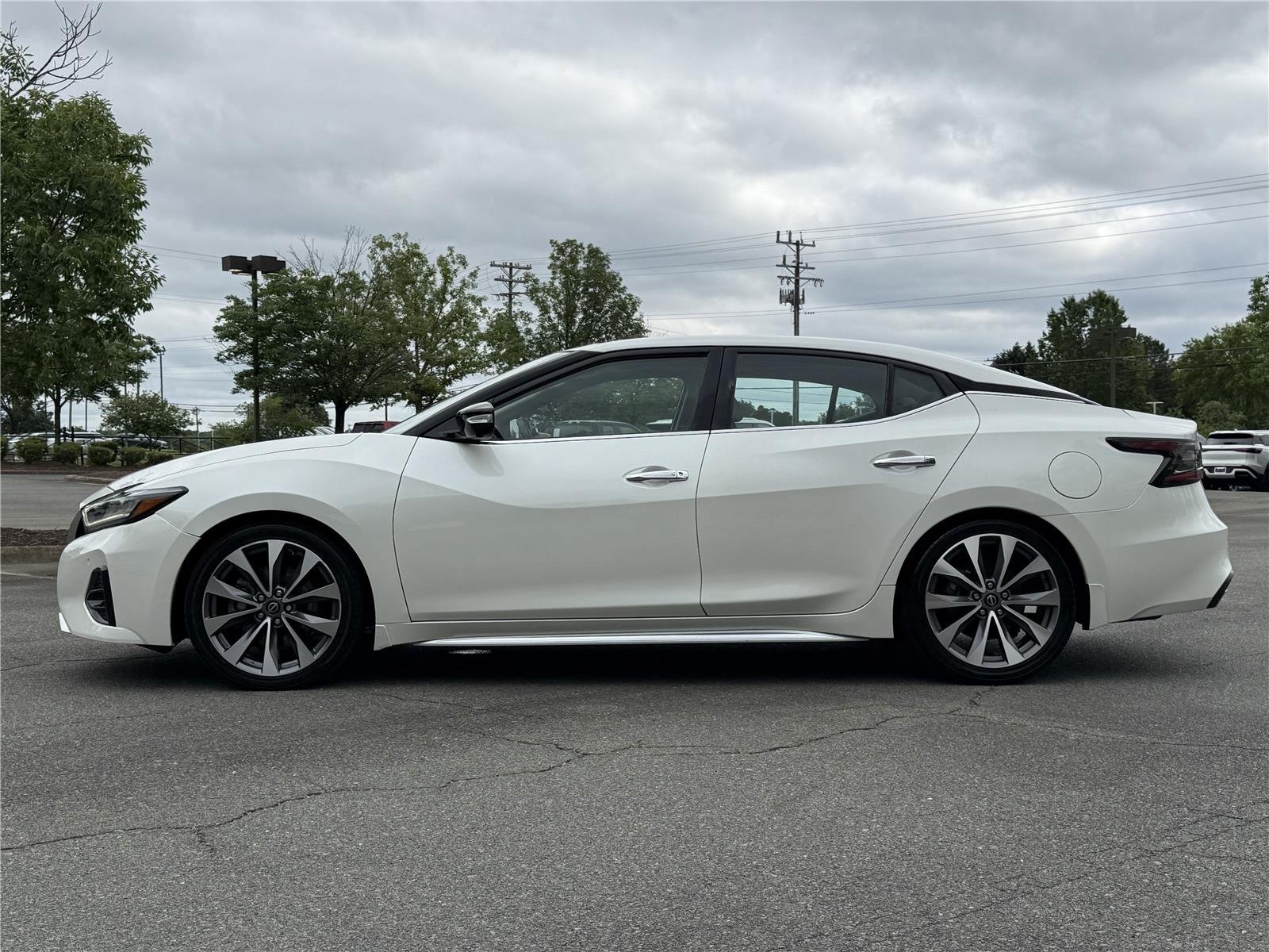 Used 2023 Pearl White Tricoat Nissan Platinum image 23
