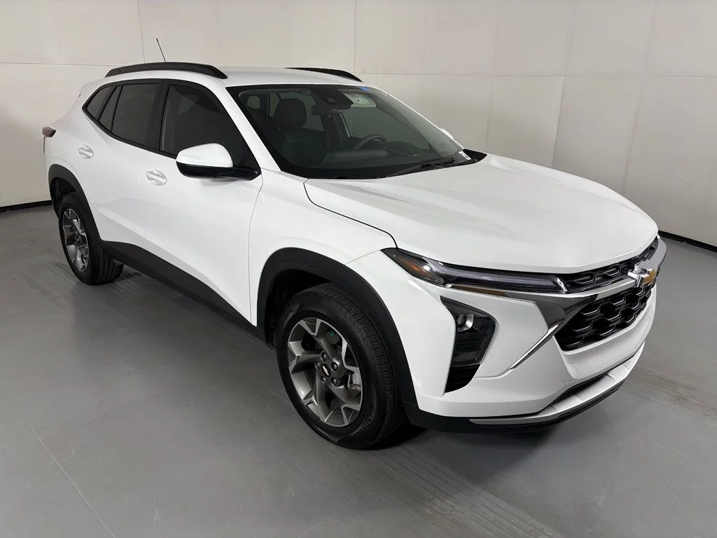 Used 2025 White Chevrolet LT image 2