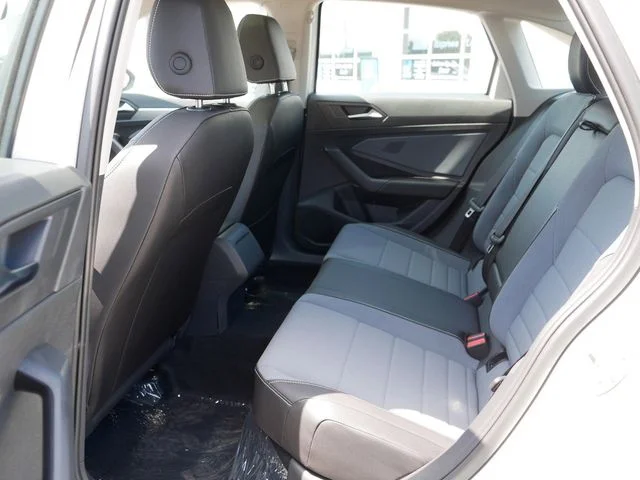 2025 Volkswagen Jetta SE - Photo 8