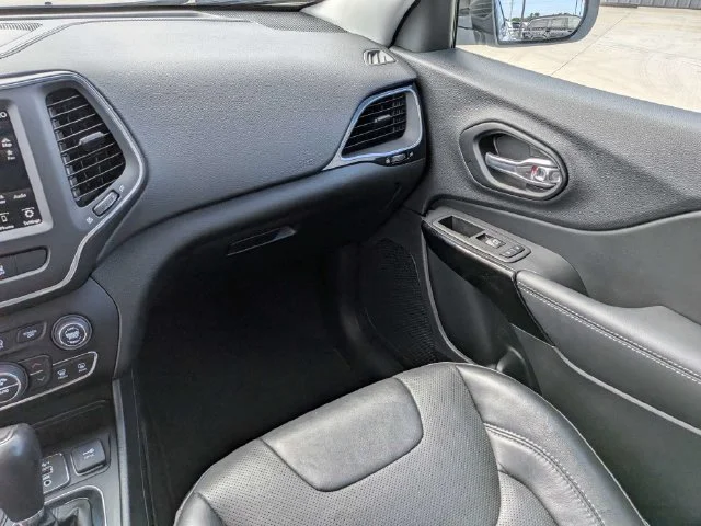 Used 2023 White Jeep Altitude image 14