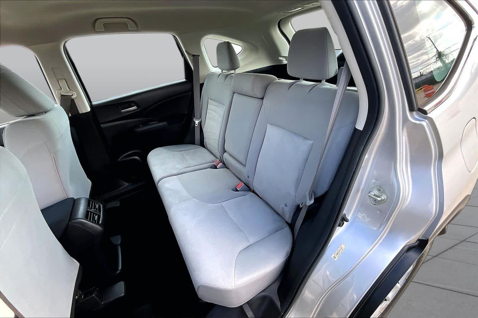 Used 2015 Alabaster Silver Metallic Honda LX image 21