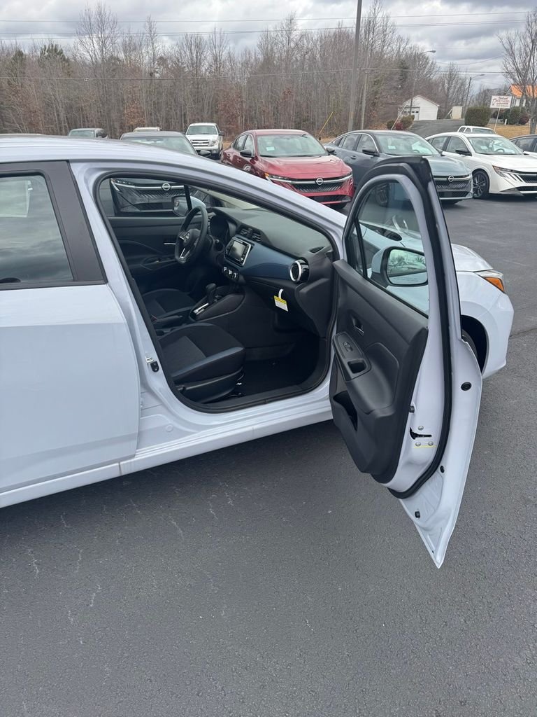 2025 Nissan Versa Sedan SV - Photo 18