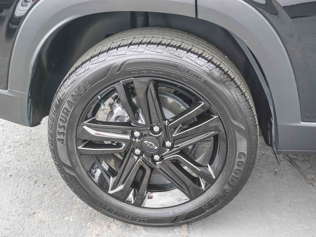 Used 2025 Black Chevrolet ACTIV image 8