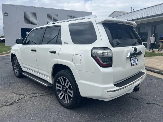 Certified Used 2018 Blizzard Pearl Toyota  image 7
