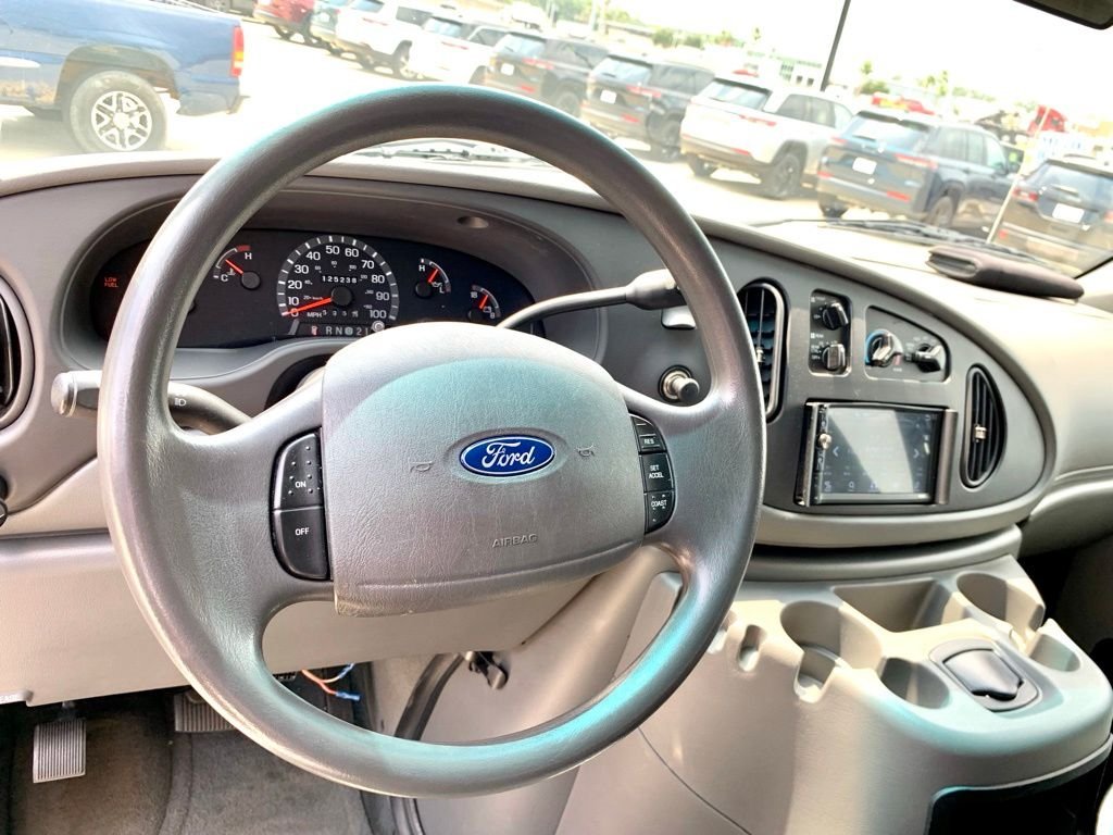 Used 2003 White Ford  image 37