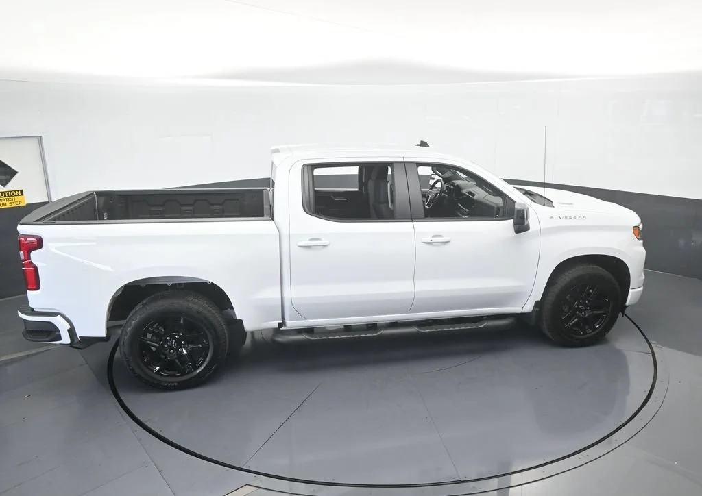 Used 2026 Summit White Chevrolet RST image 48
