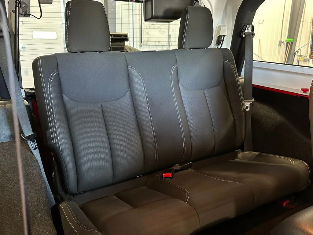 Used 2018 Red Jeep Sahara image 35