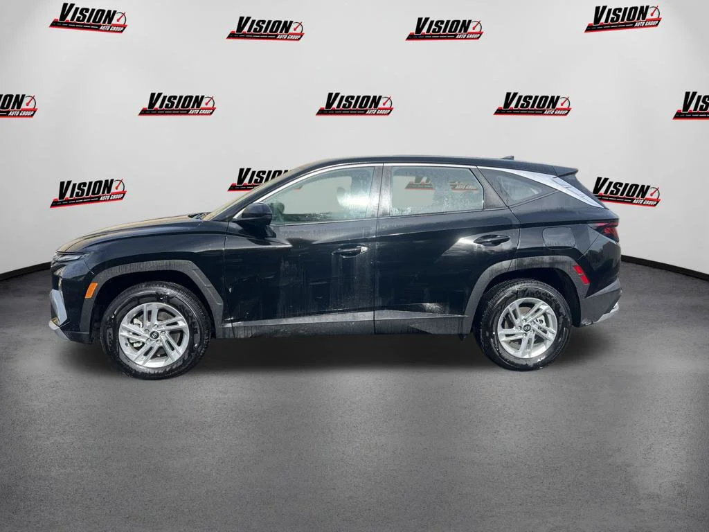Used 2025 Black Hyundai SE image 4