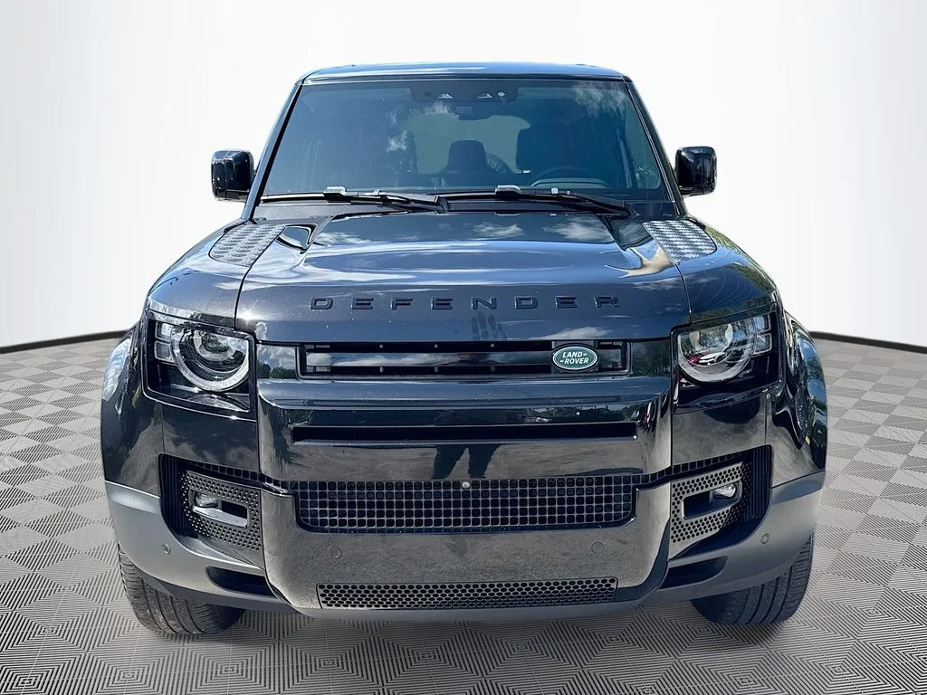 Used 2024  Land Rover S image 2