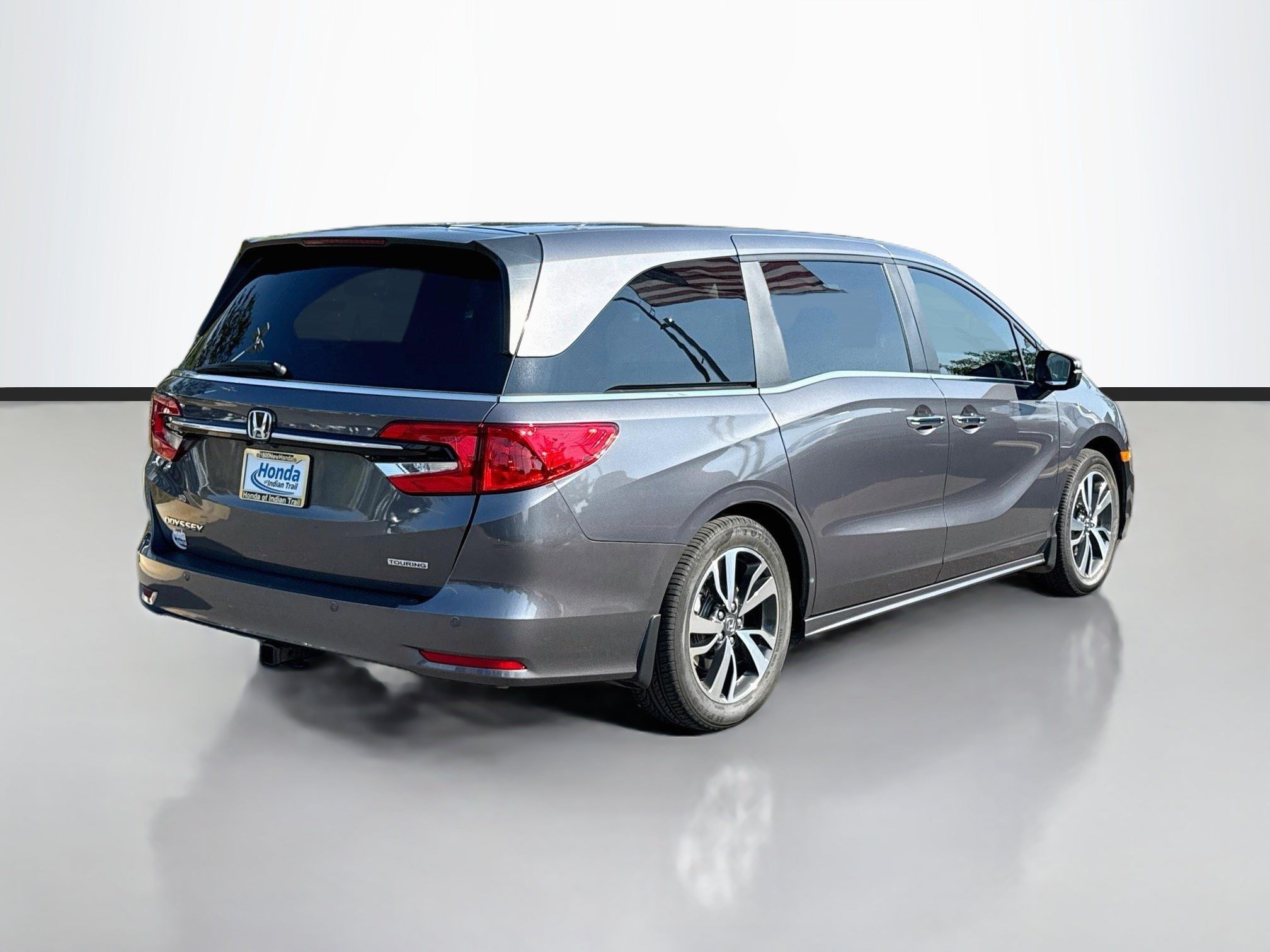 Used 2024 Modern Steel Metallic Honda Touring image 7