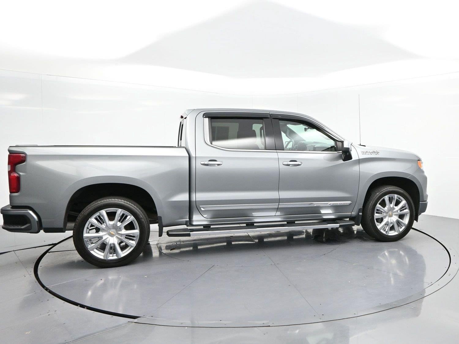 Used 2023 STERLING GRAY METALLIC Chevrolet High Country image 7
