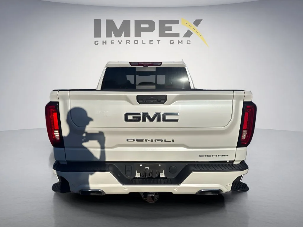 Used 2024 White Frost Tricoat GMC Denali Ultimate image 4