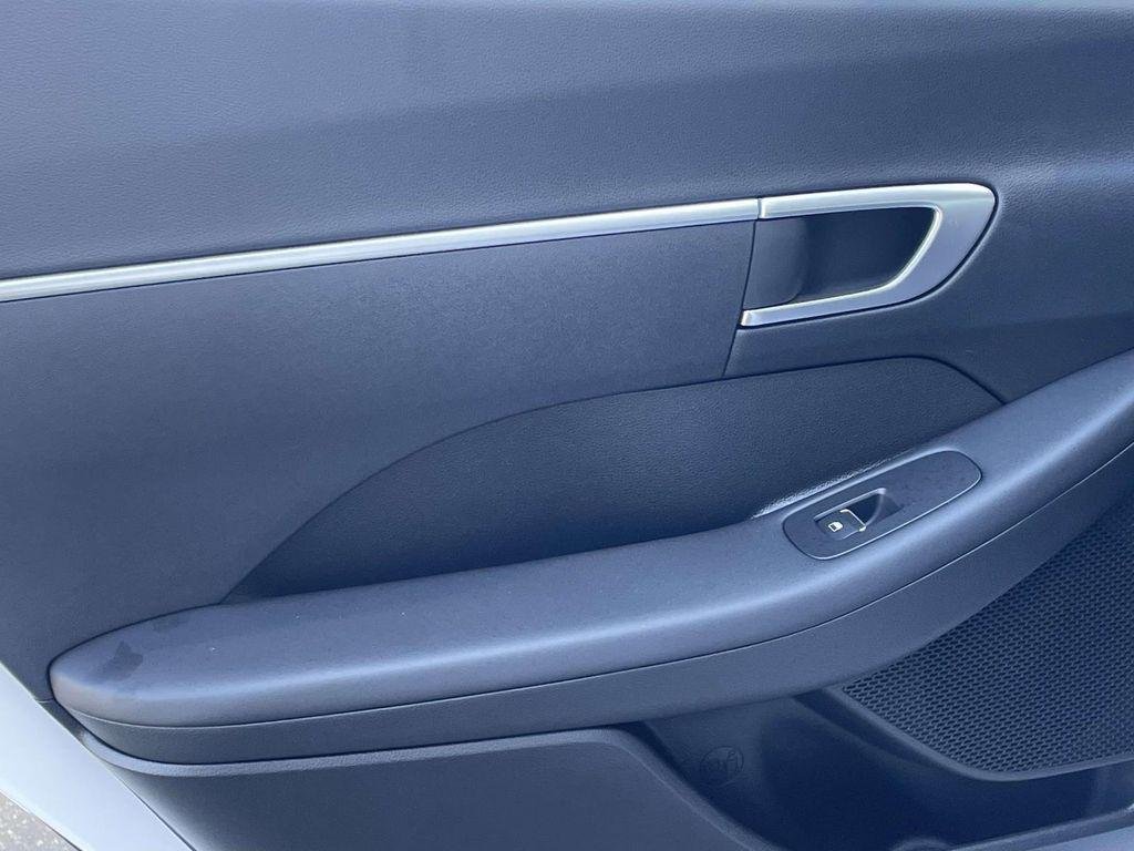 New 2026 White Hyundai SE image 9