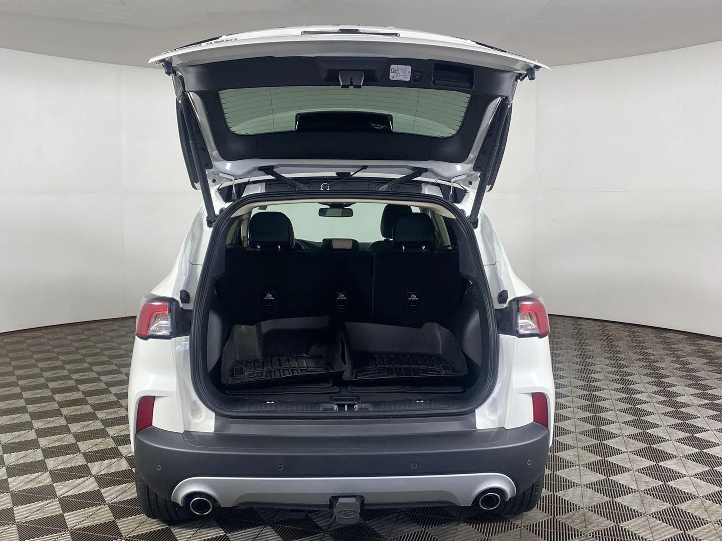 Used 2020 Star White Metallic Tri-Coat Ford Titanium image 24