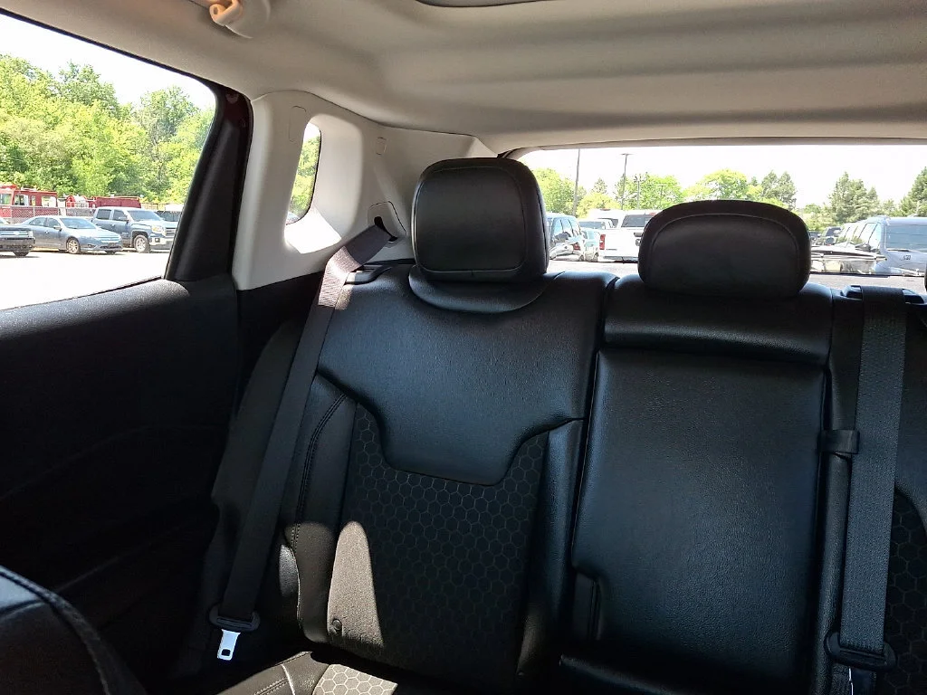 Used 2021 Velvet Red Pearlcoat Jeep Altitude image 19