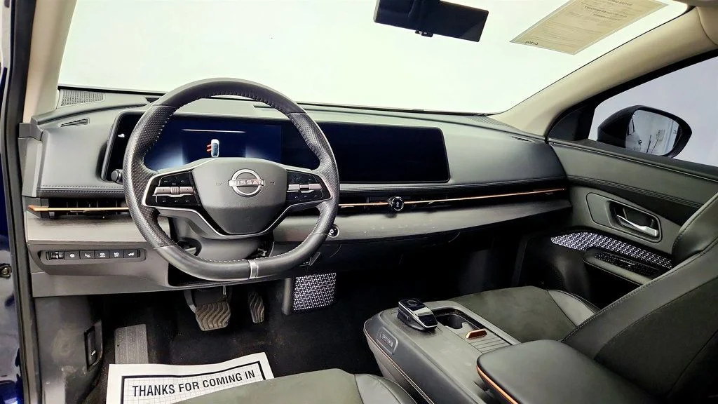 Used 2025 Deep Ocean Blue Pearl/Black Diamond Pearl Nissan EVOLVE+ FWD image 12