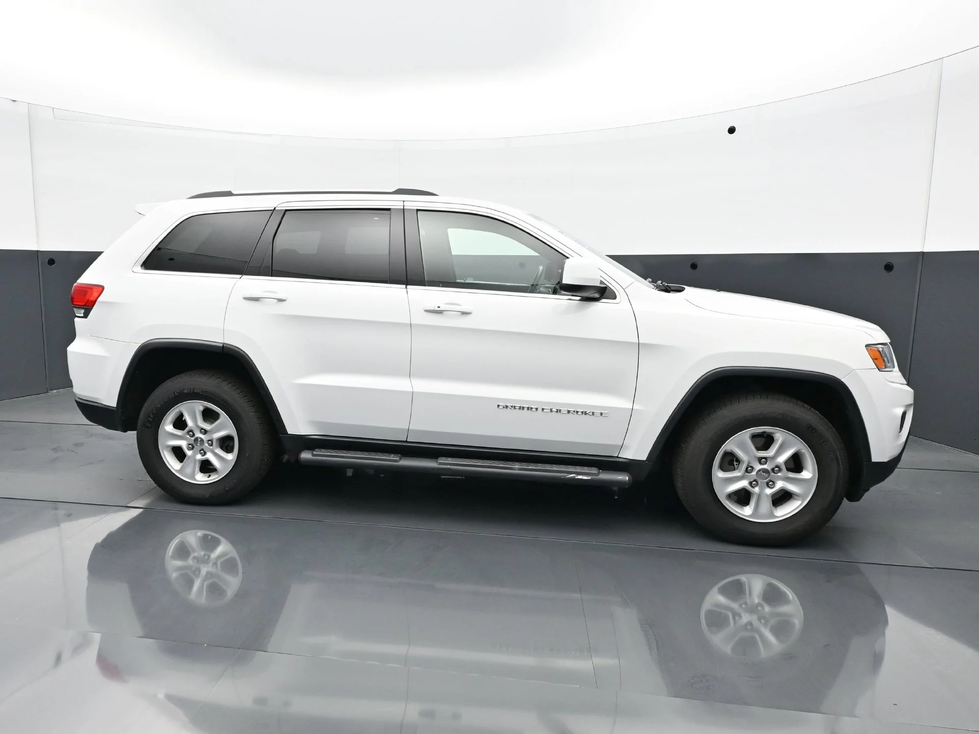 Used 2015 Bright White Clearcoat Jeep Laredo image 7