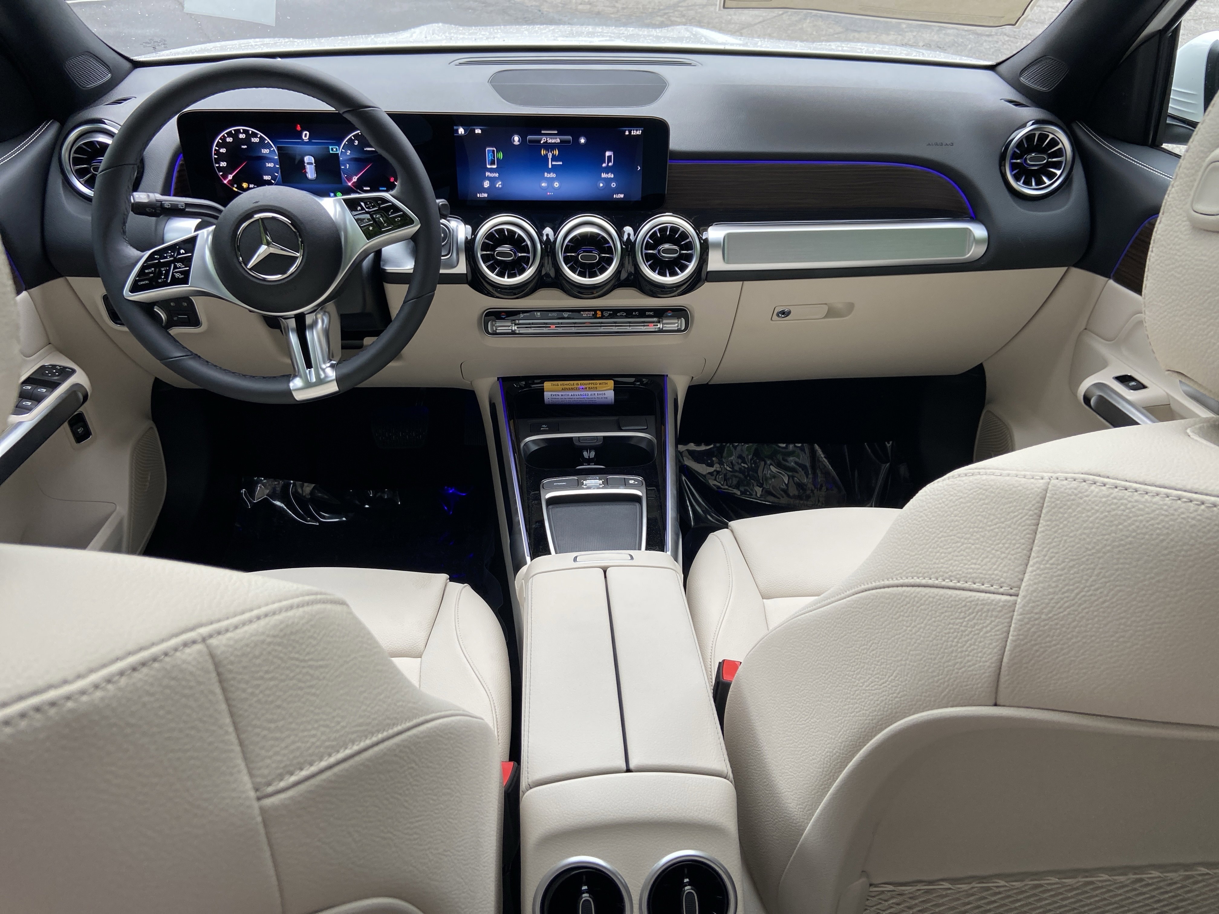 New 2026 Polar White Mercedes-Benz GLB 250 SUV image 22