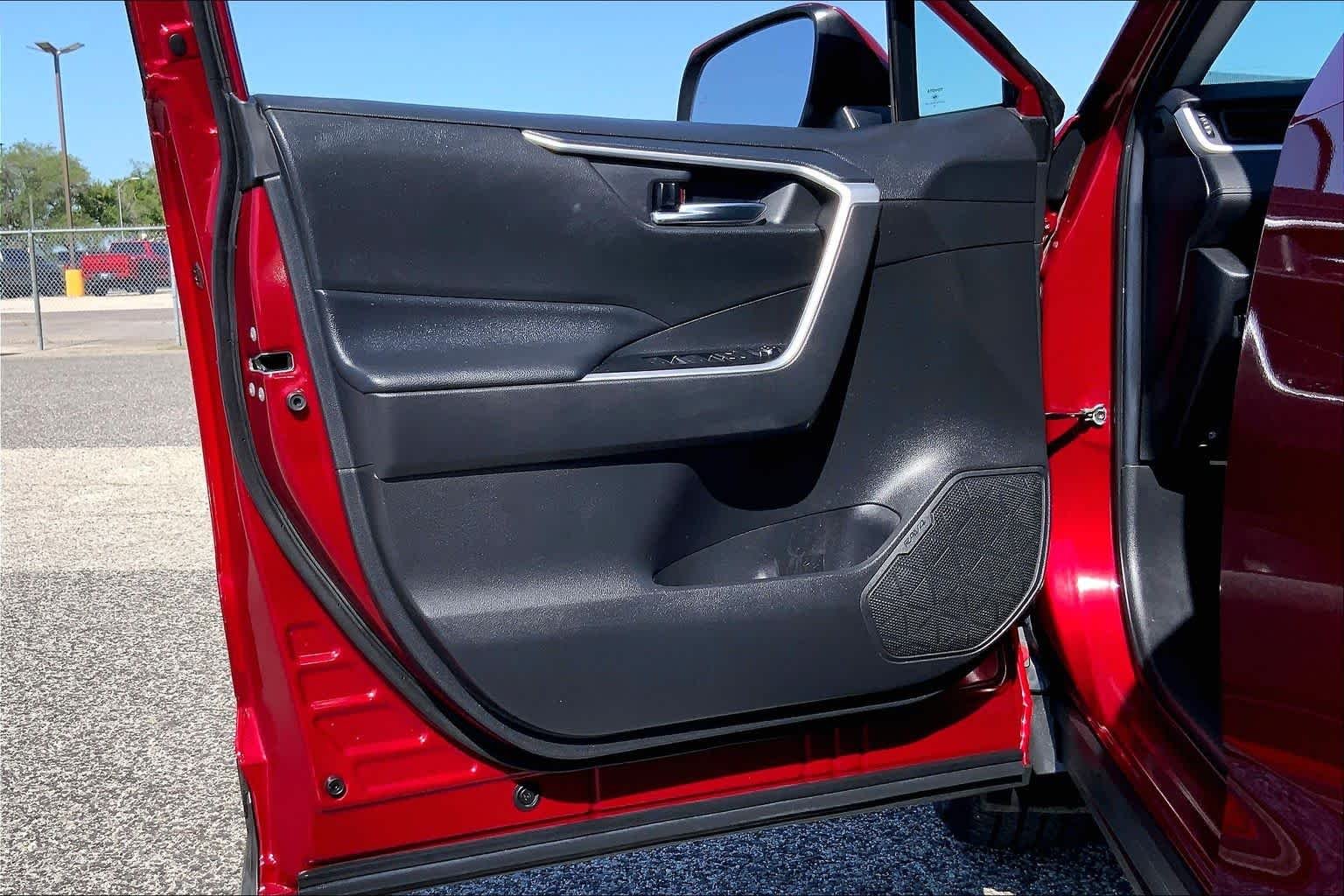 Used 2022 Ruby Flare Pearl Toyota Hybrid XLE image 21
