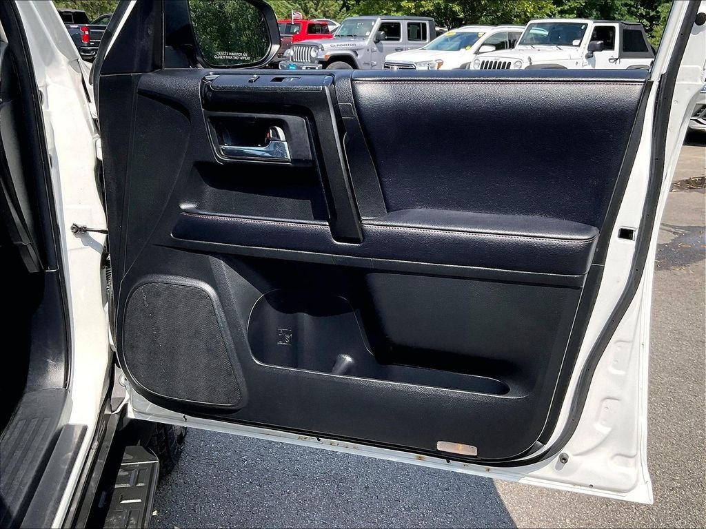 Used 2019 White Toyota SR5 image 26
