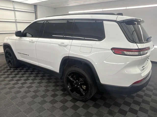 Used 2023 White Jeep Altitude image 16