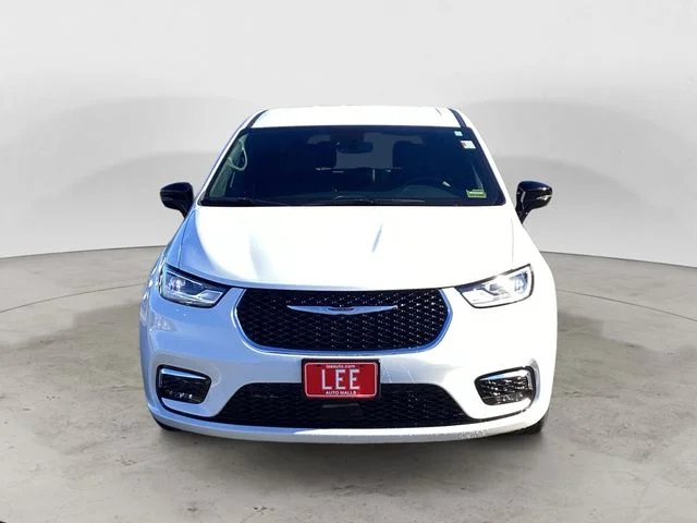 New 2026 Bright White Clearcoat Chrysler SELECT image 9